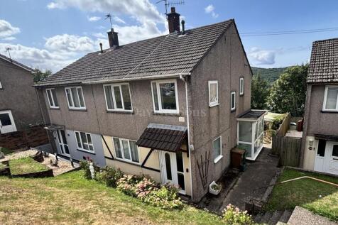 Manor Way, Risca, Newport. NP11 3 bed semi