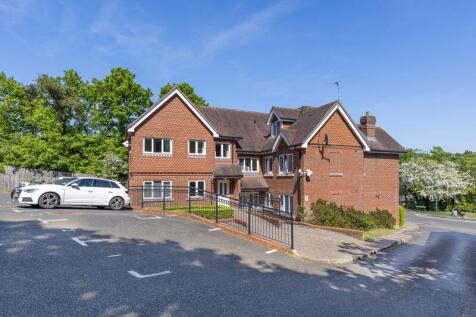 2 bedroom ground floor maisonette for sale