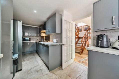 6 bedroom detached house for sale