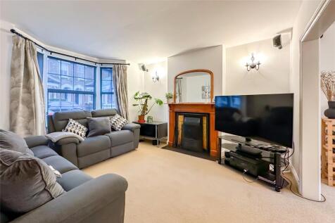 Harlesden Road, St. Albans... 3 bed semi