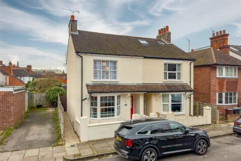 Harlesden Road, St. Albans... 3 bed semi