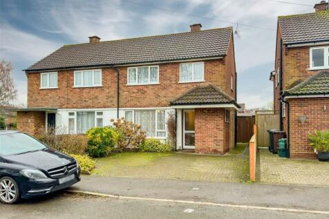 Cell Barnes Close, St. Albans... 3 bed semi