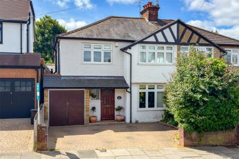 Salisbury Avenue, St. Albans... 4 bed semi