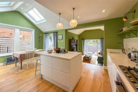 4 bedroom semi-detached house for sale