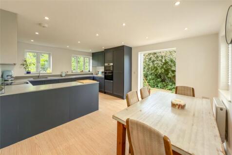 4 bedroom end of terrace house for sale