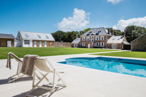 7 bedroom detached house for sale