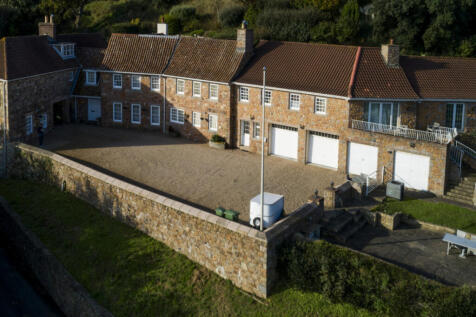 8 bedroom detached house for sale