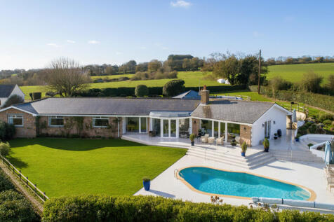 5 bedroom detached bungalow for sale