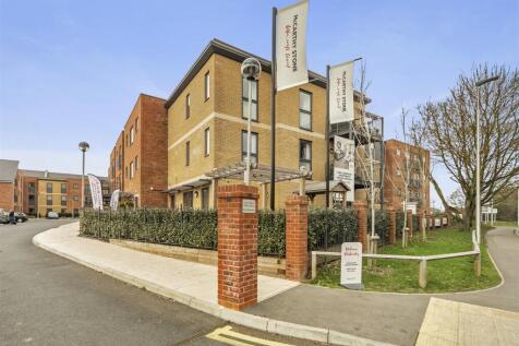 Turner Place, The Moors, Thatcham... 2 bed apartment for sale
