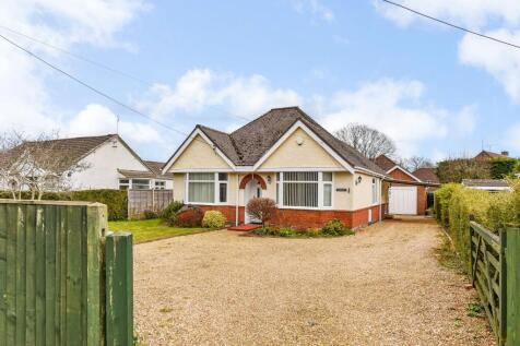 WALTHAM CHASE 3 bed detached bungalow for sale