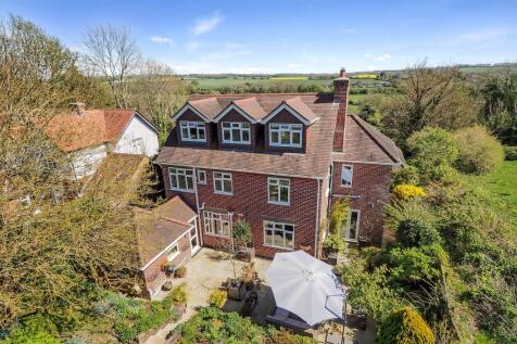 6 bedroom detached house for sale