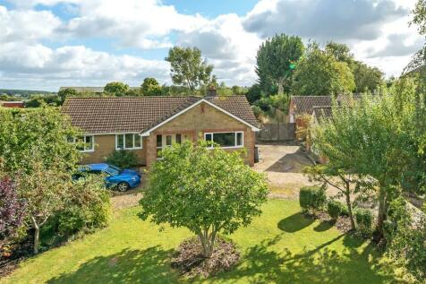 4 bedroom detached bungalow for sale