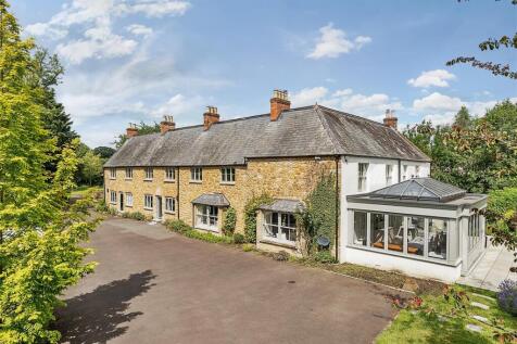 8 bedroom detached house for sale