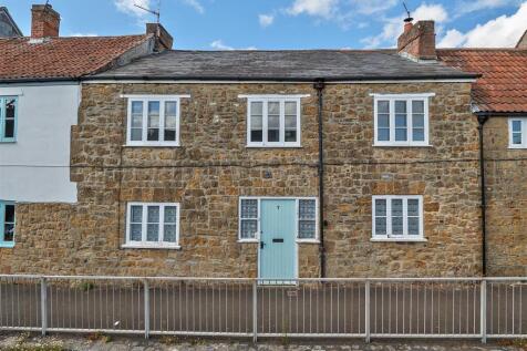 4 bedroom terraced house for sale