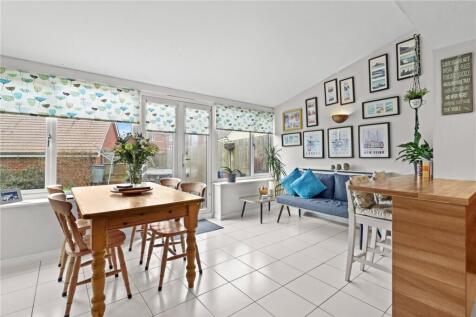 4 bedroom end of terrace house for sale