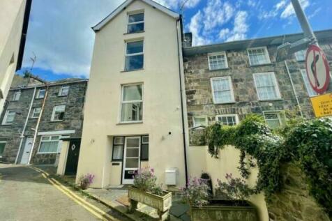 4 bedroom terraced house for sale