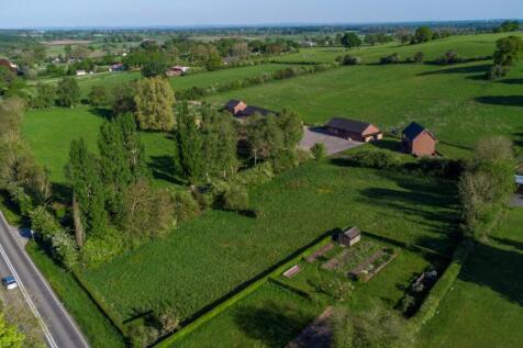 Bulkeley SY14 3 bed equestrian property for sale