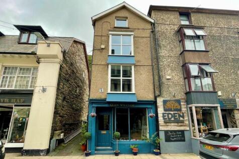 High Street, Barmouth, LL42 3 bed end of terrace house for sale