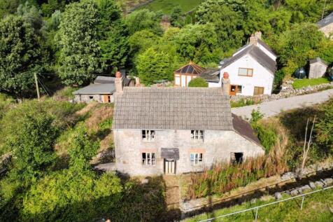 Gwynfryn, Wrexham LL11 2 bed detached house for sale