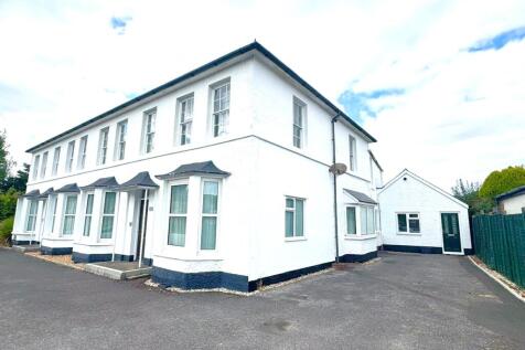 2 bedroom ground floor flat for sale