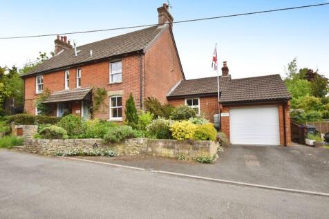 Morgans Vale Road, Redlynch          ... 3 bed semi