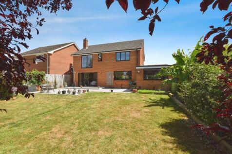 Chestnut Close, Salisbury            ... 4 bed detached house for sale