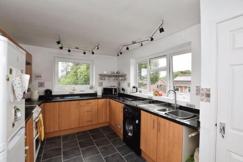 Highbury Close, Salisbury            ... 2 bed flat for sale