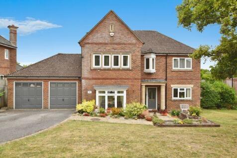 Tanners Close, Winterbourne Earls    ... 4 bed detached house for sale