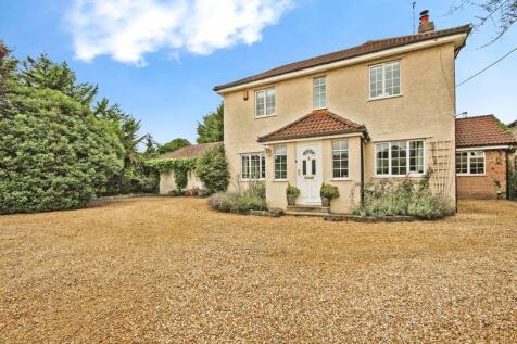 Blandford Road, Coombe Bissett       ... 3 bed detached house for sale