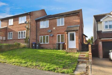 Ramleaze Drive, Salisbury         ... 2 bed maisonette for sale