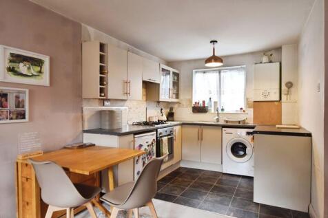 Ramleaze Drive, Salisbury         ... 2 bed maisonette for sale