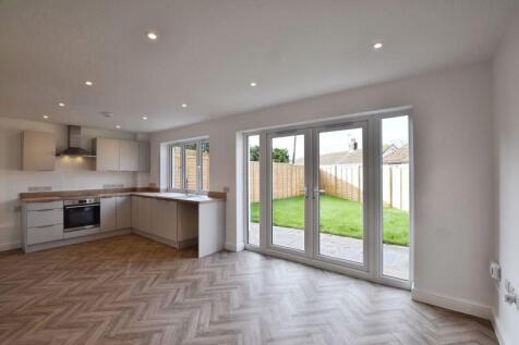 Salisbury Road, Shrewton             ... 3 bed semi