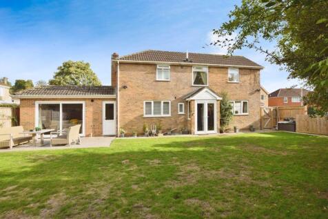 William Close, Laverstock            ... 3 bed detached house for sale