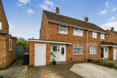 2 bedroom semi-detached house for sale