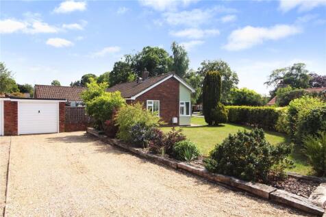 Birkbeck Close, Stoke Holy Cross... 3 bed bungalow for sale