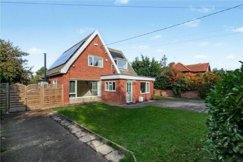 Beccles Road, Bungay, Suffolk, NR35 4 bed detached house for sale