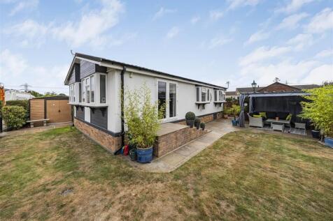 2 bedroom detached house for sale