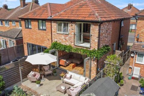 2 bedroom semi-detached house for sale