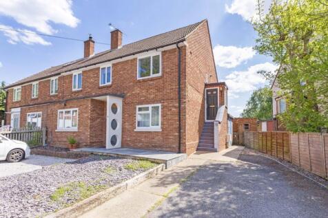 2 bedroom maisonette for sale