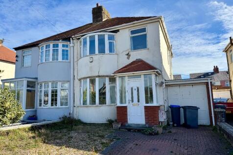 Alderley Avenue, Blackpool FY4 3 bed semi