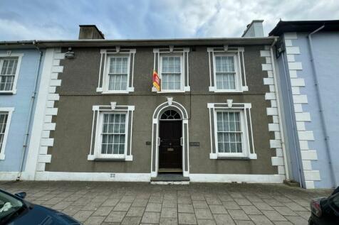 5 bedroom town house for sale