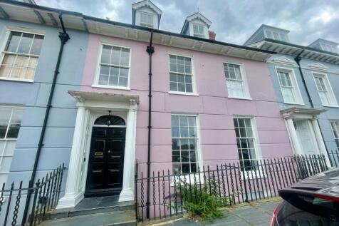 8 bedroom town house for sale