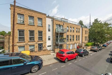 Cawnpore Street, Crystal Palace... 2 bed flat for sale
