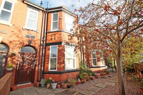 Peel House Lane, Widnes 8 bed end of terrace house for sale