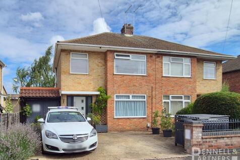 3 bedroom semi-detached house for sale