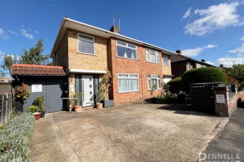 3 bedroom semi-detached house for sale