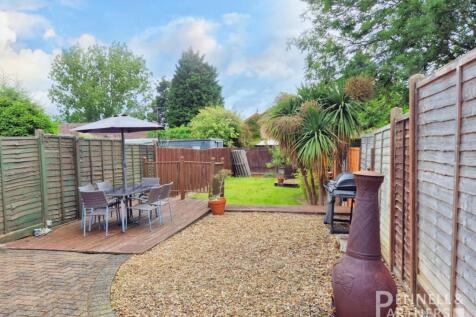 2 bedroom semi-detached house for sale