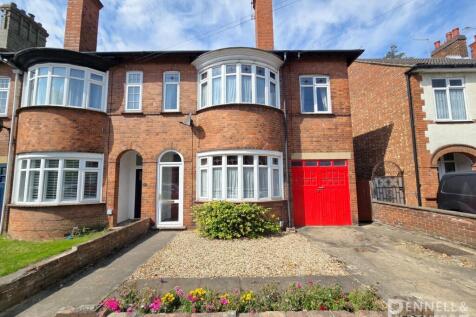 4 bedroom semi-detached house for sale