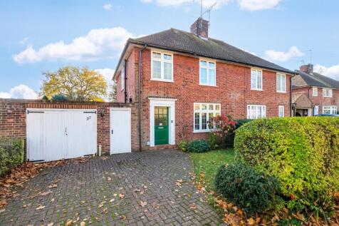 Barleycroft Road, Welwyn Garden City... 3 bed semi