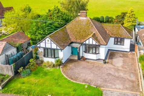 Village Street Langley 3 bed detached bungalow for sale